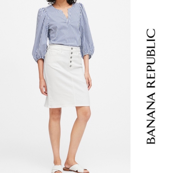 Banana Republic Dresses & Skirts - Banana republic white denim pencil skirt NWT 0